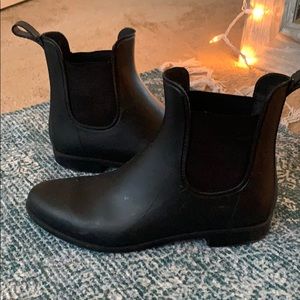 Merona black booties